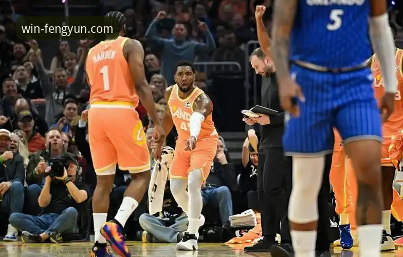 米切尔42分主导对攻战，骑士力克魔术豪取四连胜：风云体育电竞直播呈现东部卡位战最新动态